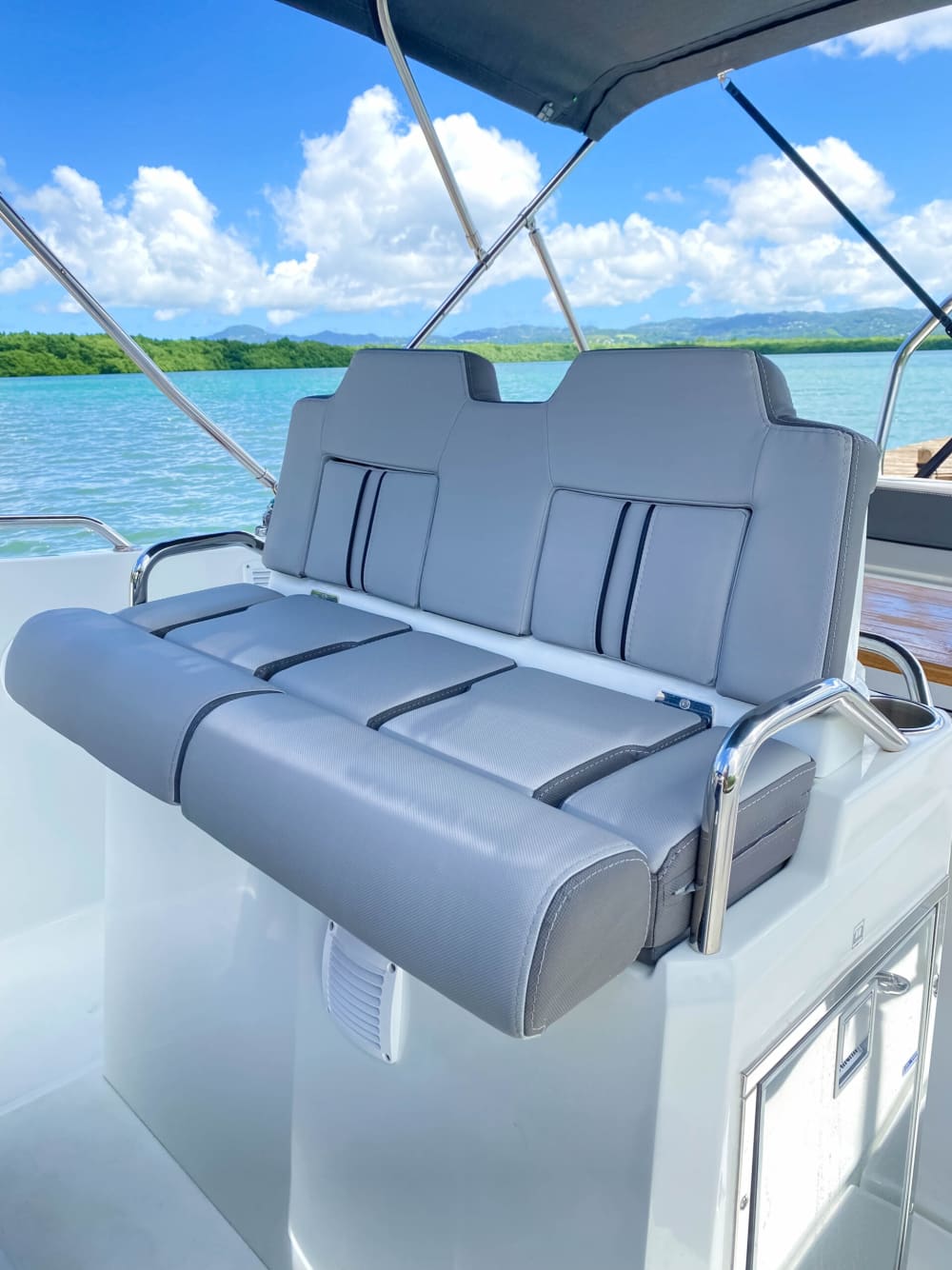 Explorez Fort-de-France en bateau : une journée complète sur l'eau à bord d'un bateau à moteur