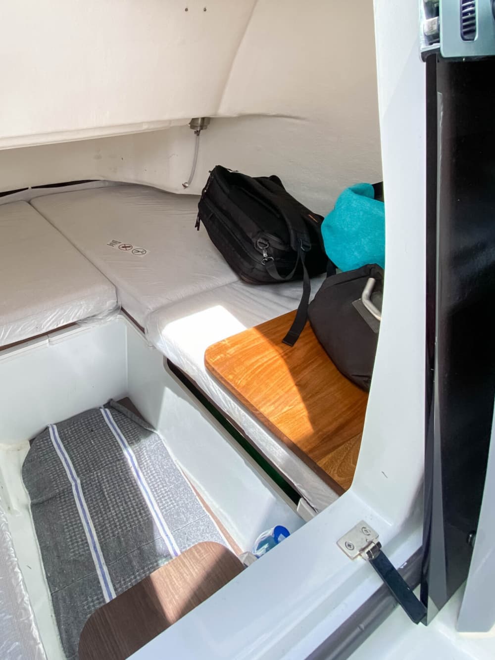 Explorez Fort-de-France en bateau : une journée complète sur l'eau à bord d'un bateau à moteur