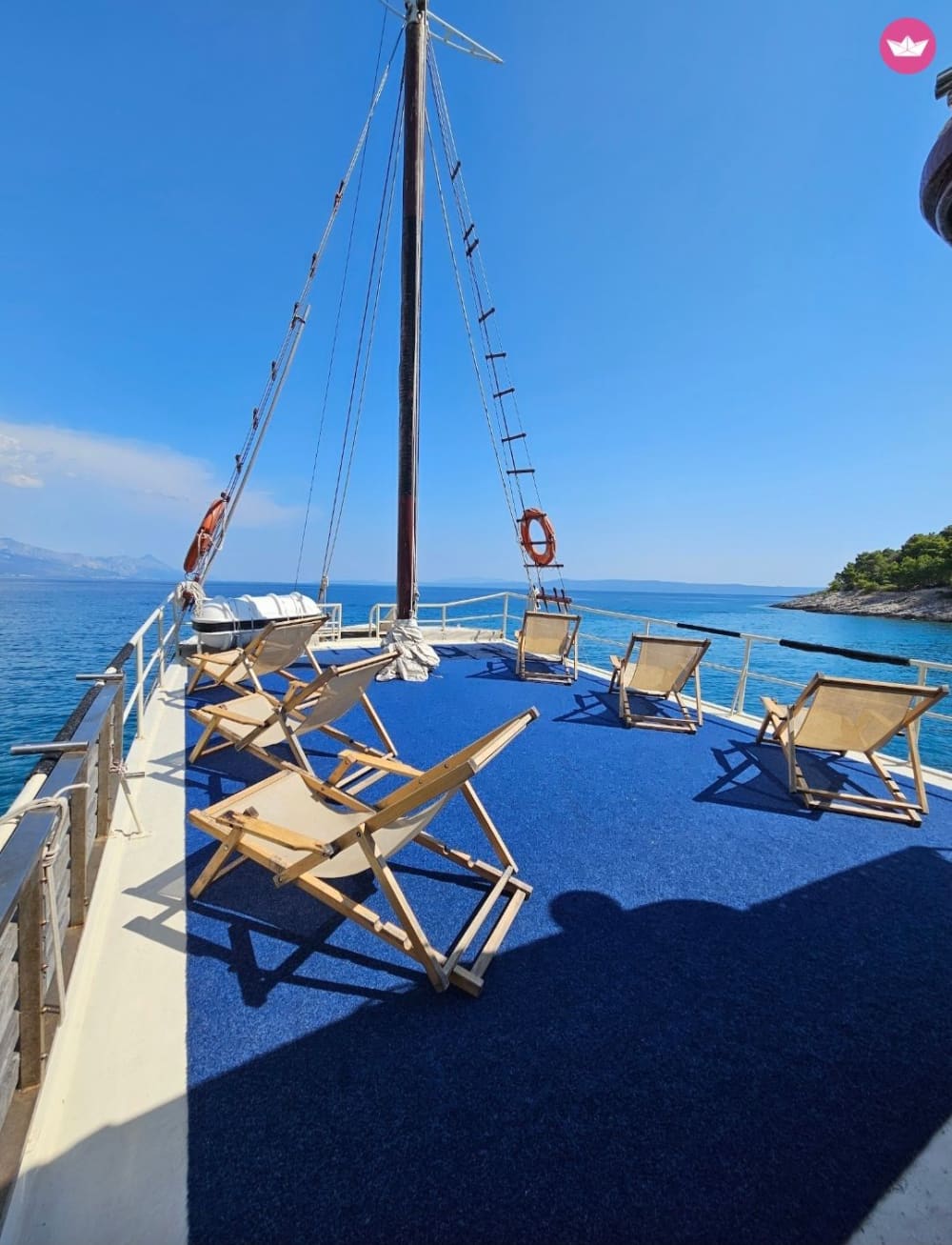 Ukryte skarby Hvaru: rejs do zatoki Pokrivenik i Małej Błękitnej Jaskini z 3-daniowym lunchem