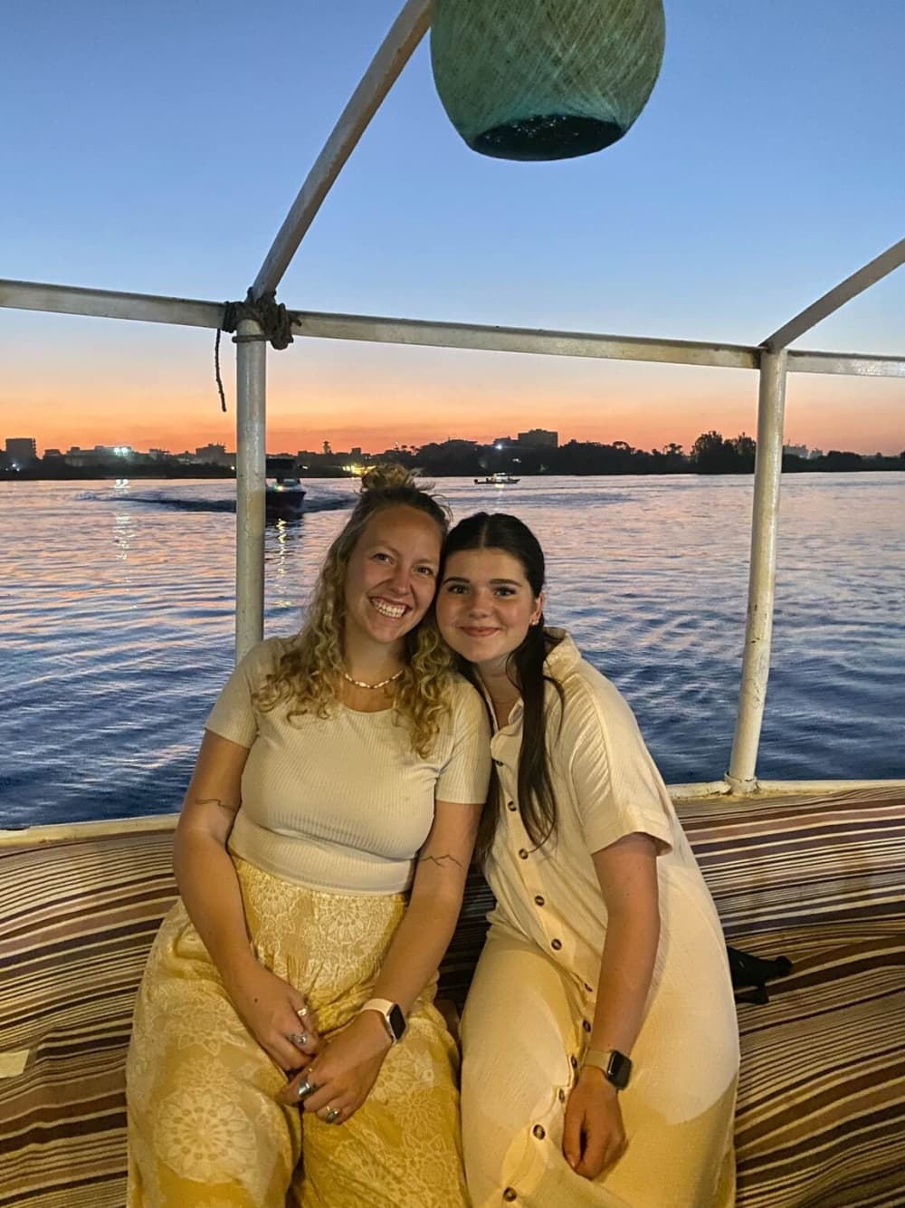 Sussurri del Nilo: una navigazione attraverso il tempo e la tranquillità