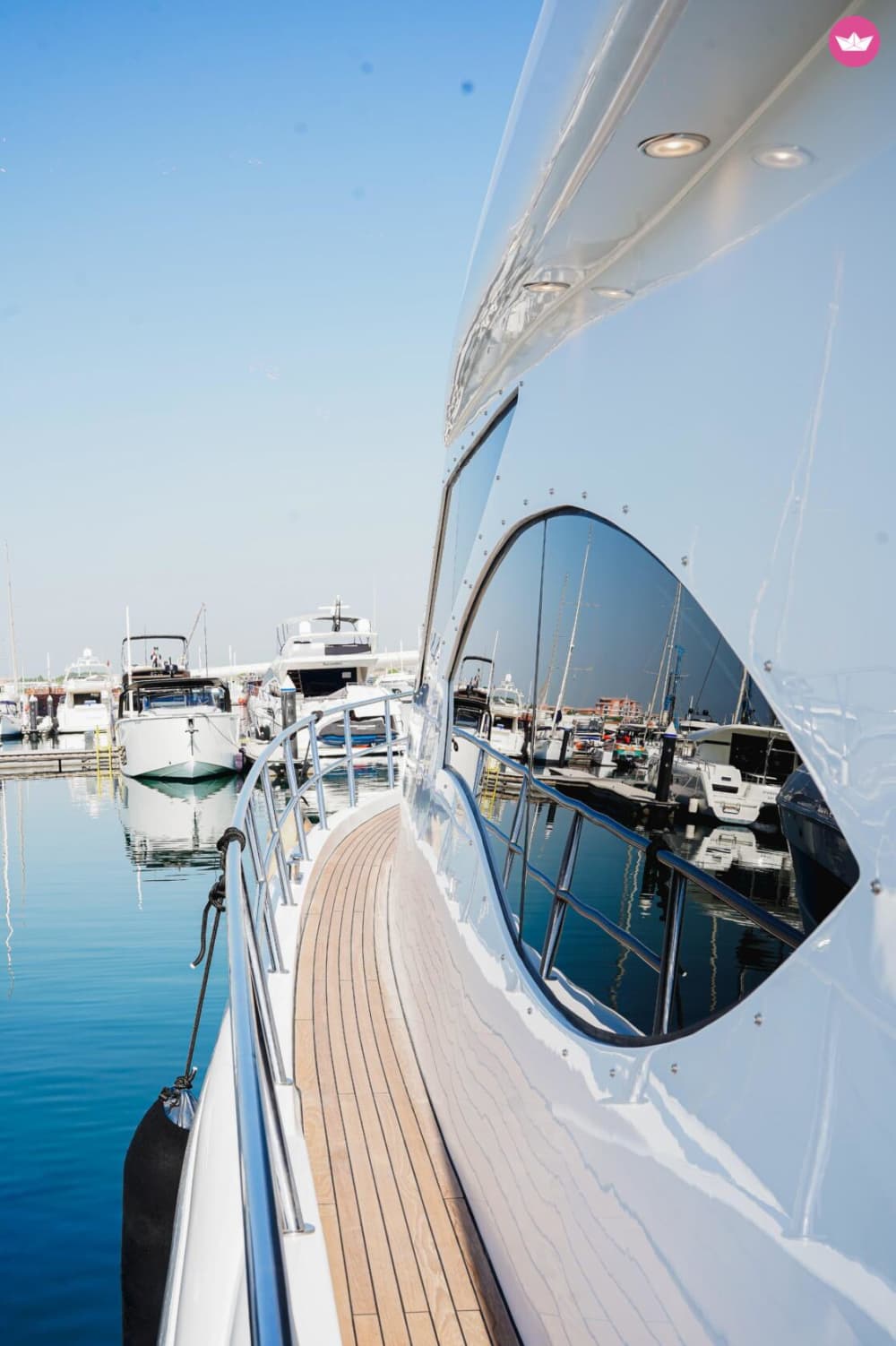 Naviga con stile: esperienza su uno yacht di lusso a Dubai!