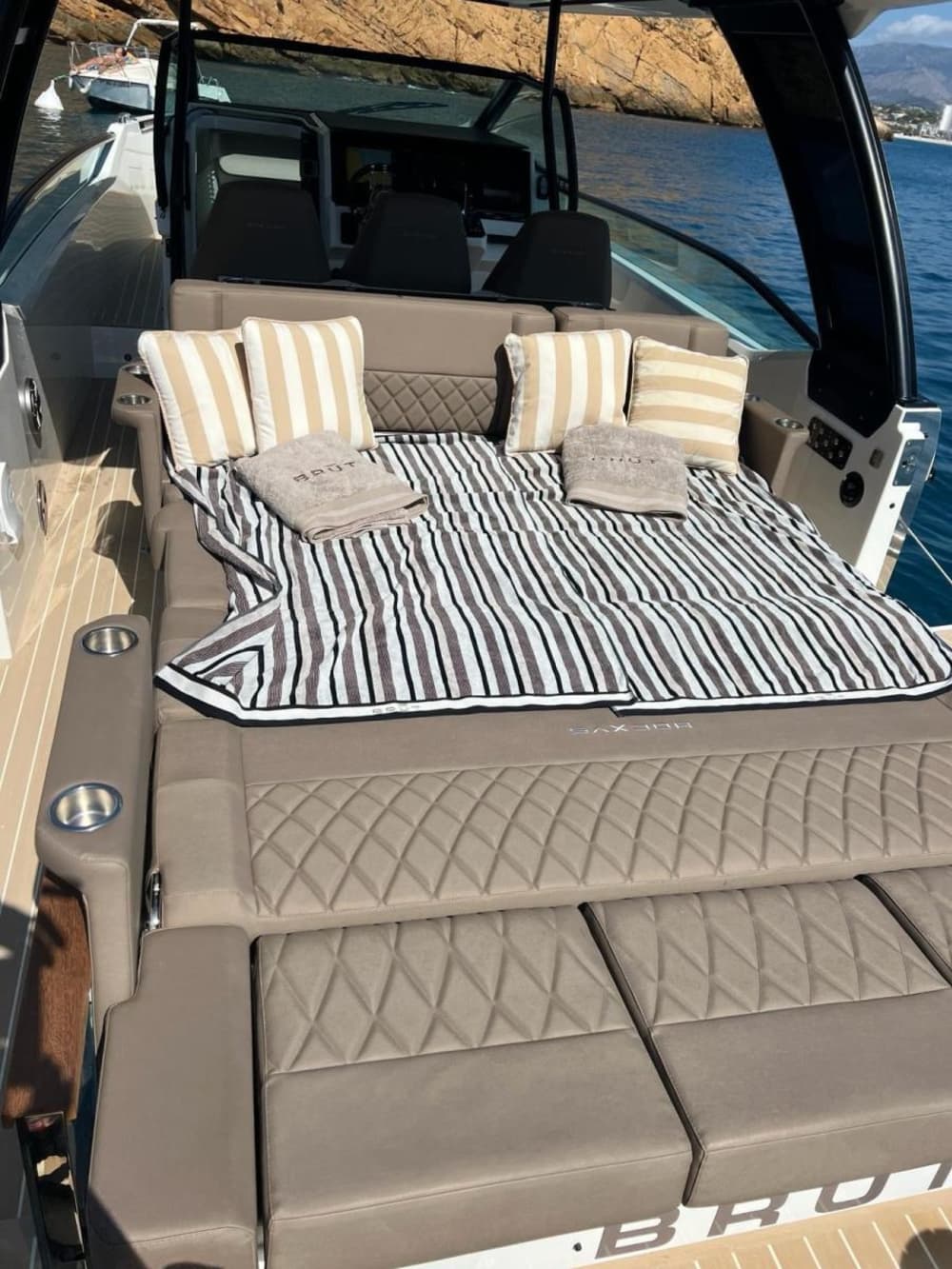 Το αρχιπέλαγος La Maddalena με το νέο και γρήγορο Saxdor 320 – Μια μέρα ανάμεσα στα νησιά και τις καλύτερες παραλίες