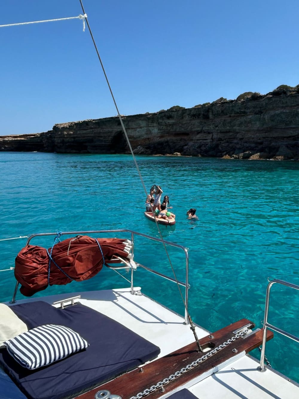 Esplora Espalmador, Saona e altro ancora: tour di un giorno in catamarano