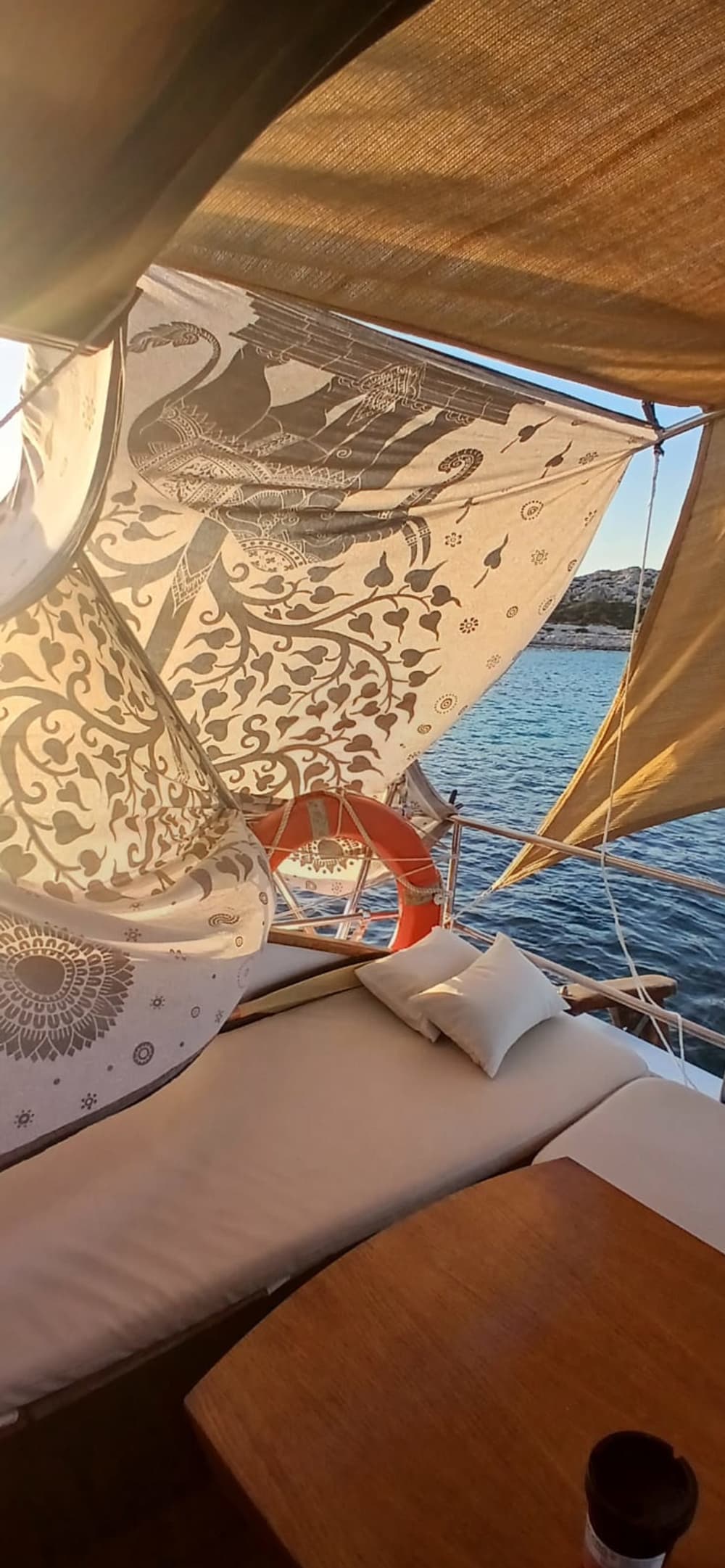 Esplora Espalmador, Saona e altro ancora: tour di un giorno in catamarano