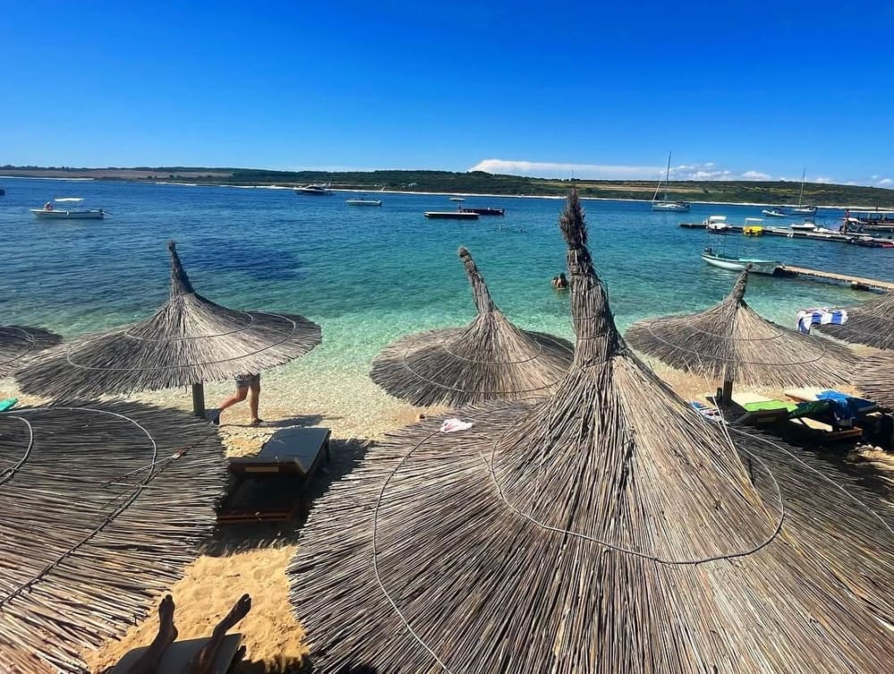 Scopri le coste di Medulin: un'escursione di un'intera giornata a bordo di un motoscafo.