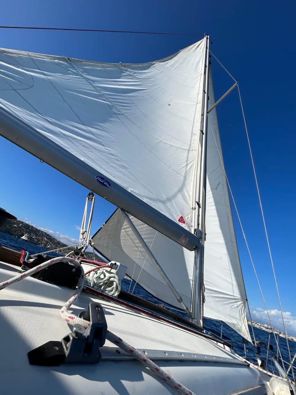 Lo mejor de Saint-Raphaël está en el agua: Disfrute de un día completo en velero en privado.
