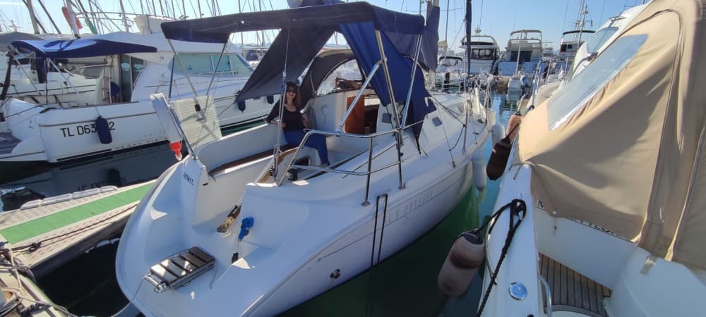 Lo mejor de Saint-Raphaël está en el agua: Disfrute de un día completo en velero en privado.