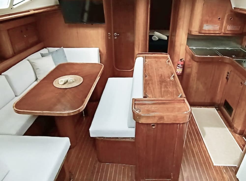 COSTA BRAVA CON 2 VELEROS, para grupos de hasta 22 personas, 8 horas