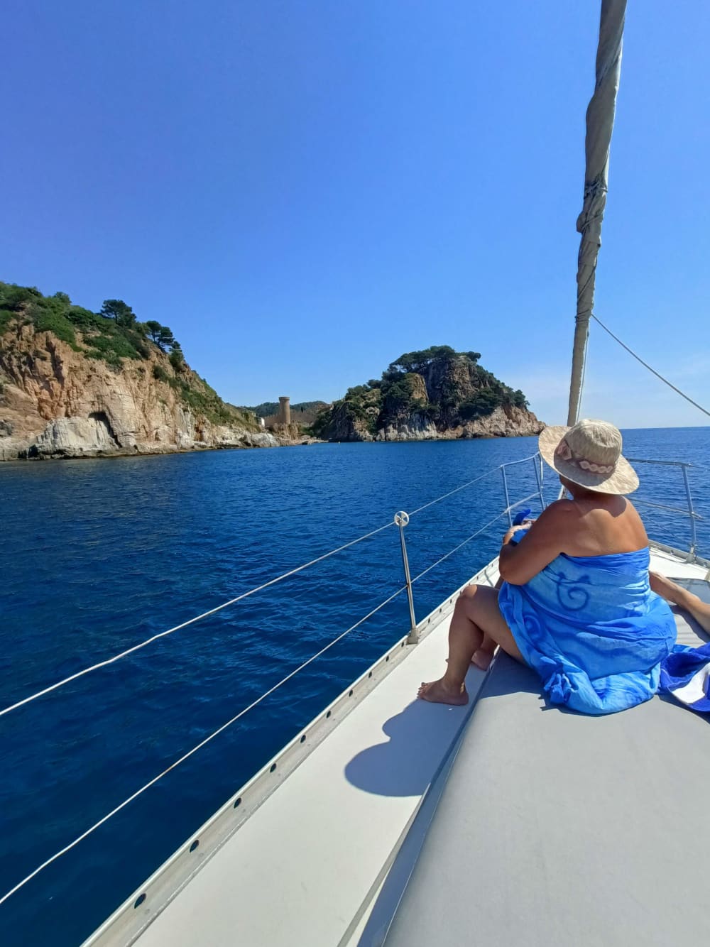 COSTA BRAVA CON 2 BARCHE A VELA, per gruppi fino a 22 persone, 8 ore