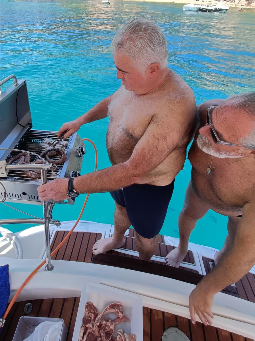 COSTA BRAVA CON 2 BARCHE A VELA, per gruppi fino a 22 persone, 8 ore