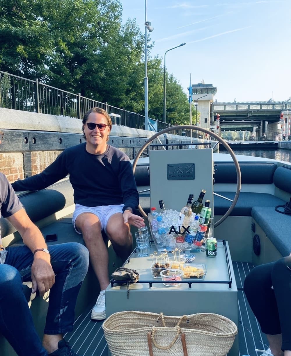 Passeio de barco de meio dia em Amsterdã em uma lancha.