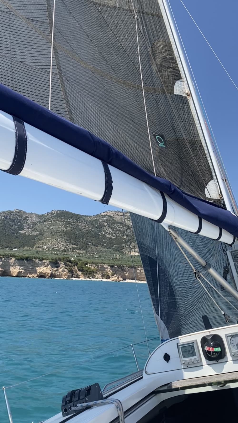 Sailboat Aperitif: Caves, bays and Apulian flavours along the Gargano coast