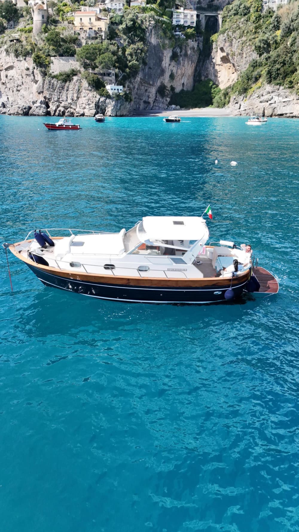 Ontdekkingstocht langs de kust van Capri – Grotten en de rotsen van Faraglioni