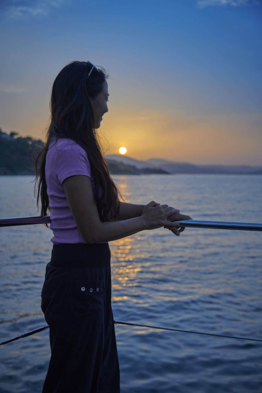 Navegación nocturna de 2 horas: puesta de sol, aperitivo y maxi catamarán => Ambiente relajante garantizado