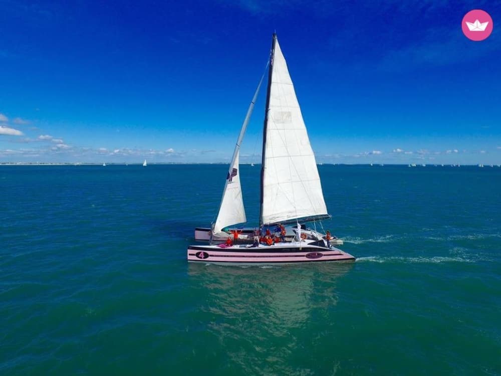 Le golfe du Morbihan, la baie de Quiberon, l'ile de Hoëdic, un maxi catamaran => Journée détente en famille