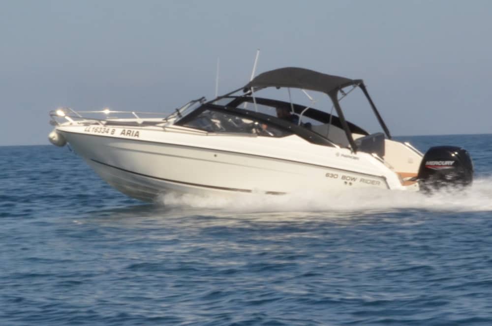 2,5 Stunden in Latsi: Mieten Sie ein Motorboot und genießen Sie es!