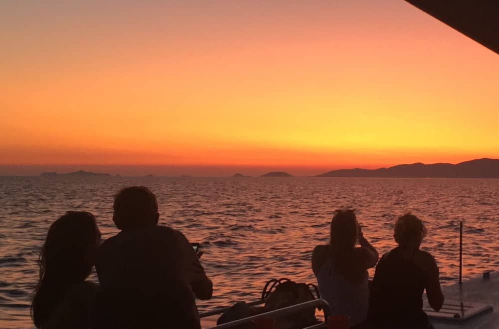 Fretamento Privado ao Pôr do Sol no Golfo de Ajaccio – Hora de Ouro nas Ilhas Sanguinárias