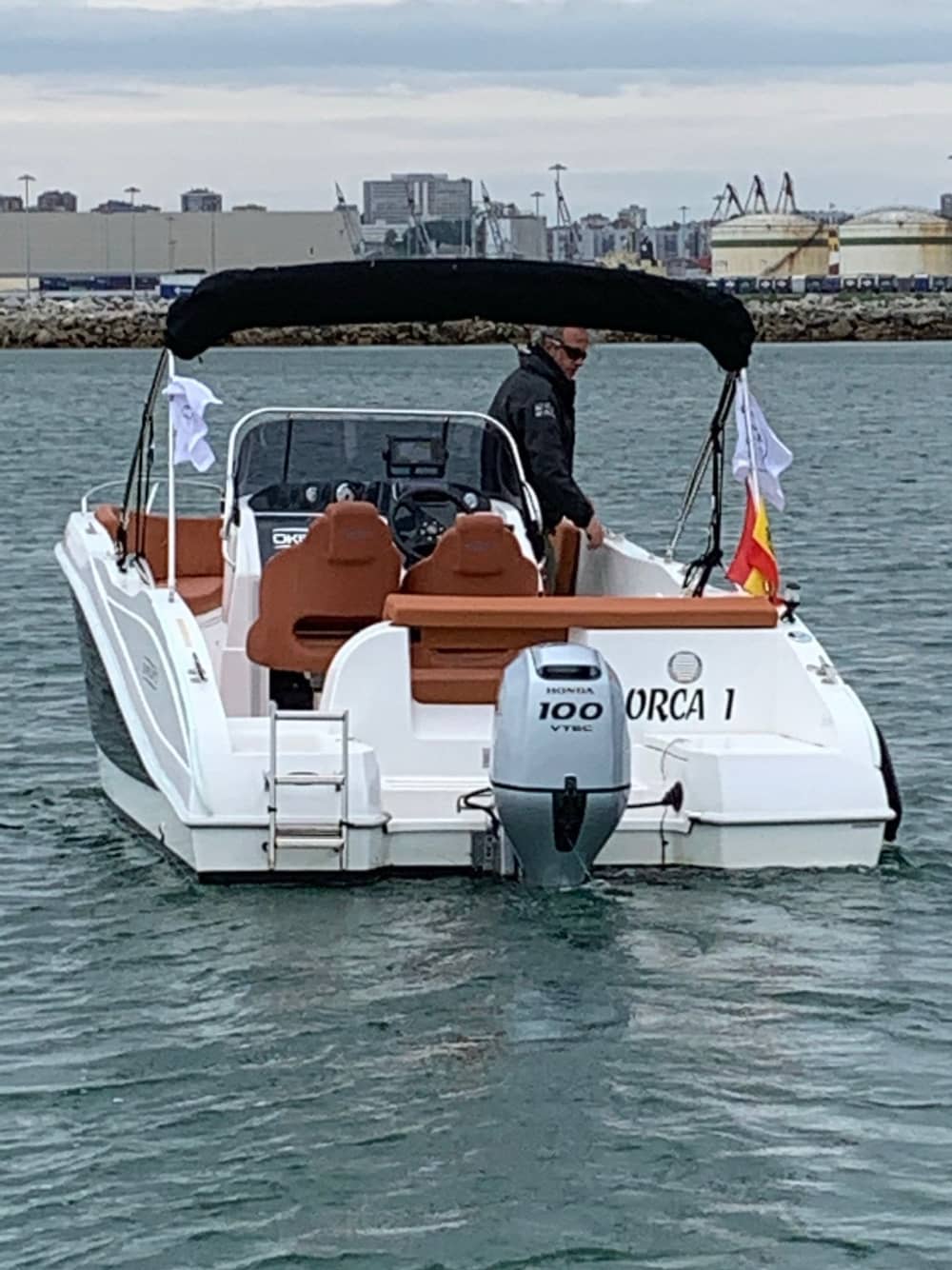 Genießen Sie 8 Stunden auf einem Motorboot in Santander