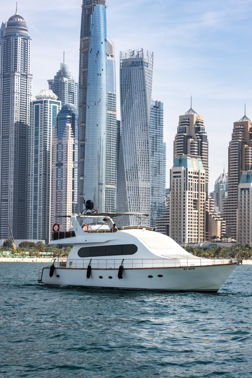 Un viatge a mida a Dubai: un dia sencer de màgia en un iot a motor