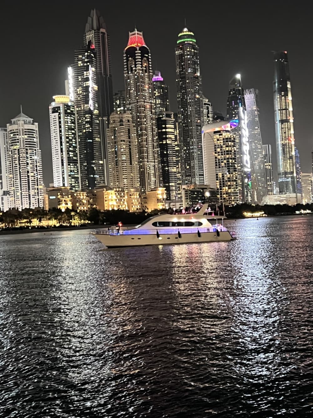 Kişiye özel Dubai yolculuğu: Motor yatla dolu büyülü bir gün