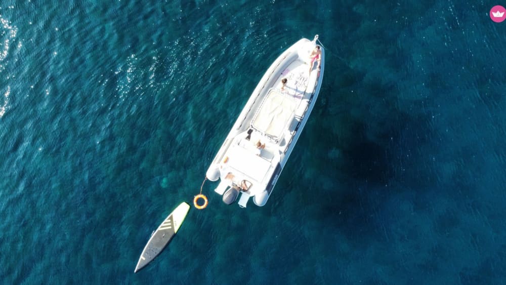 Um dia de barco nas Ilhas Égadas: Favignana e Levanzo com natação e atividades aquáticas.