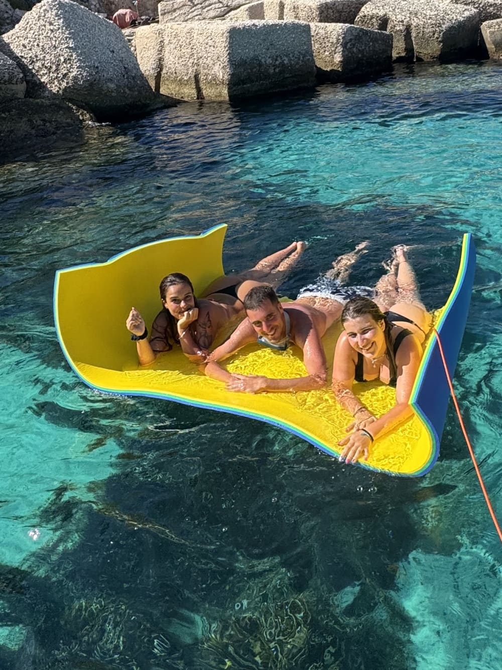 Um dia de barco nas Ilhas Égadas: Favignana e Levanzo com natação e atividades aquáticas.