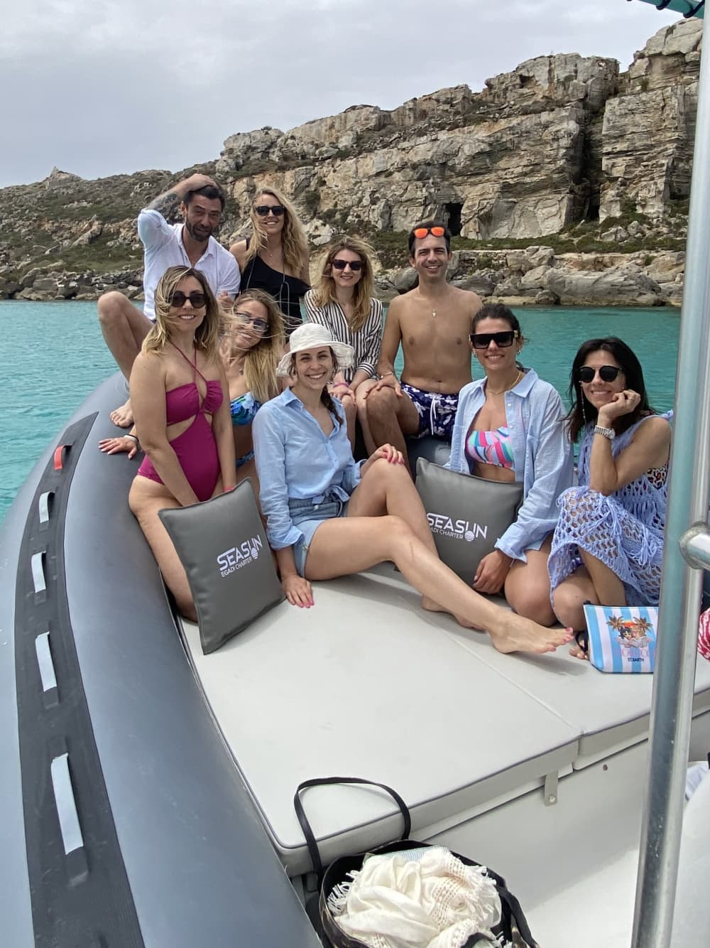 Um dia de barco nas Ilhas Égadas: Favignana e Levanzo com natação e atividades aquáticas.