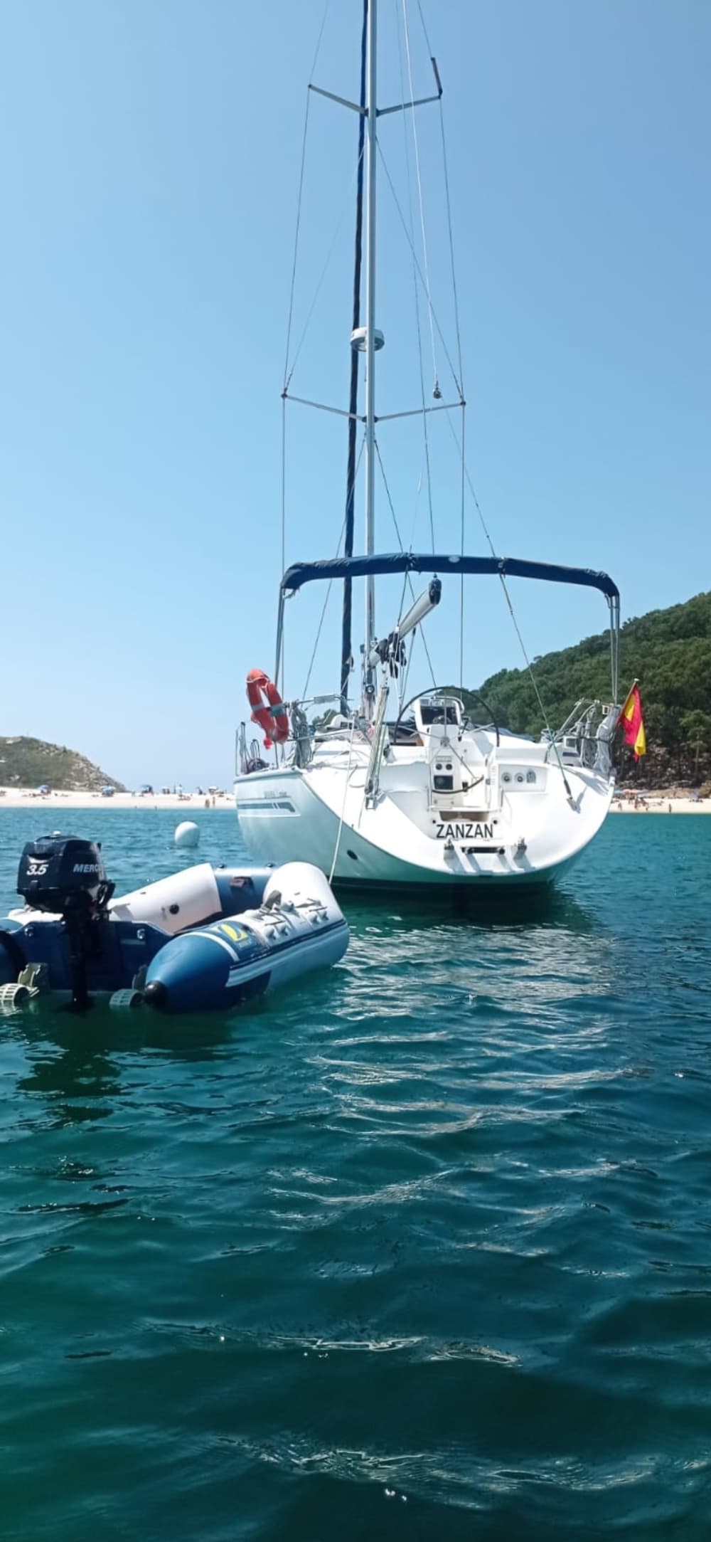 Experiencia de navegación de día completo en velero en Baiona.
