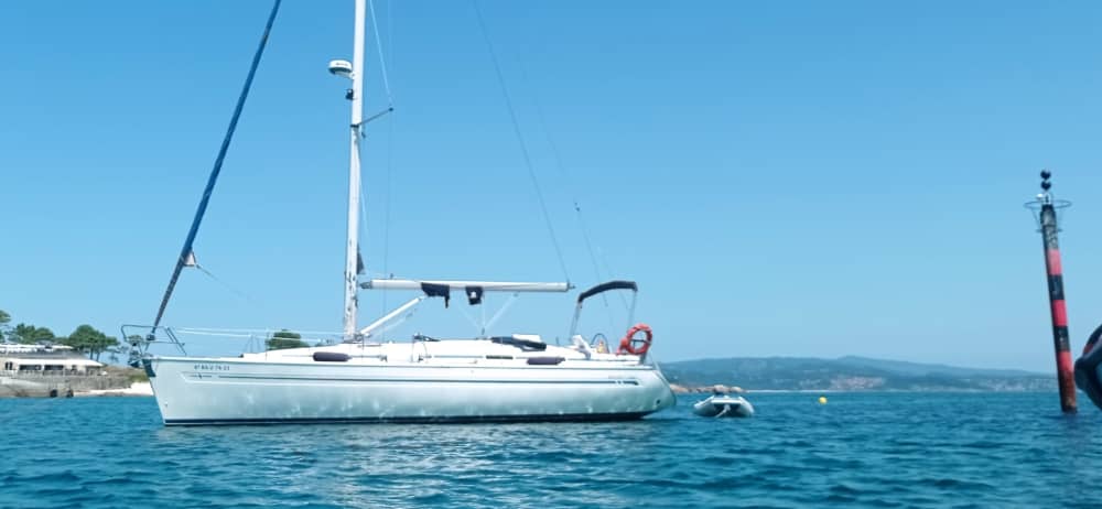 Escursione di un'intera giornata in barca a vela a Baiona.