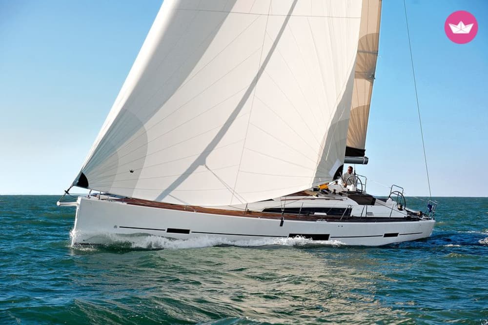 Entdecken Sie die Wunder des Maddalena-Archipels an Bord einer Dufour 500