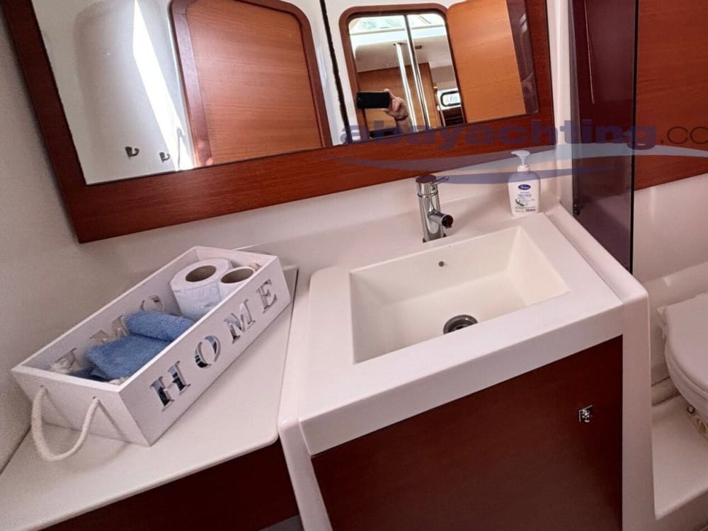 Entdecken Sie die Wunder des Maddalena-Archipels an Bord einer Dufour 500