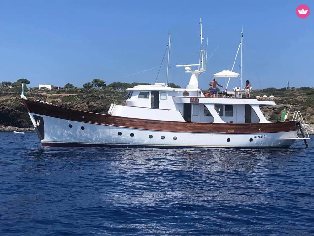 Fira med stil: Privat 8-timmars charter ombord på White Lotus Shuttle