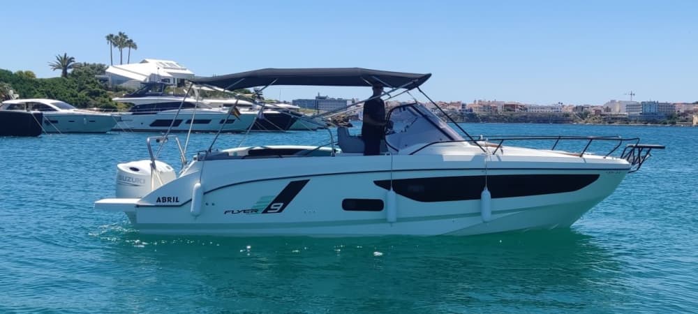 Menorca: Un día completo de descubrimiento por mar.