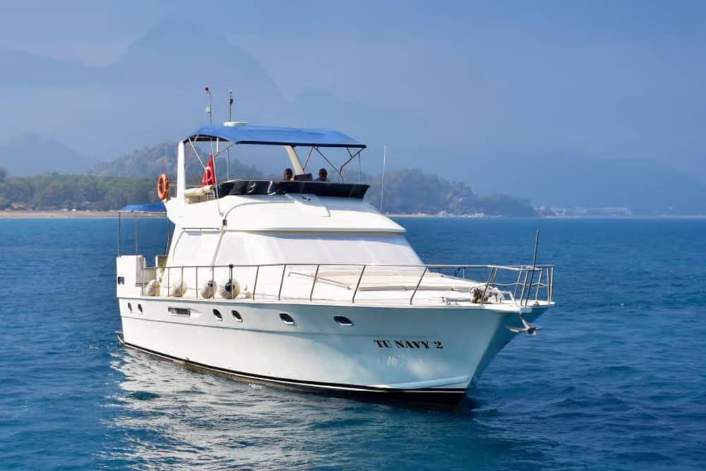 Antalya: tour privato in yacht con 3 soste per il bagno e un pasto