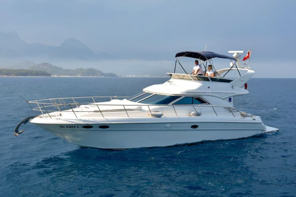 Antalya: tour privato in yacht con 3 soste per il bagno e un pasto