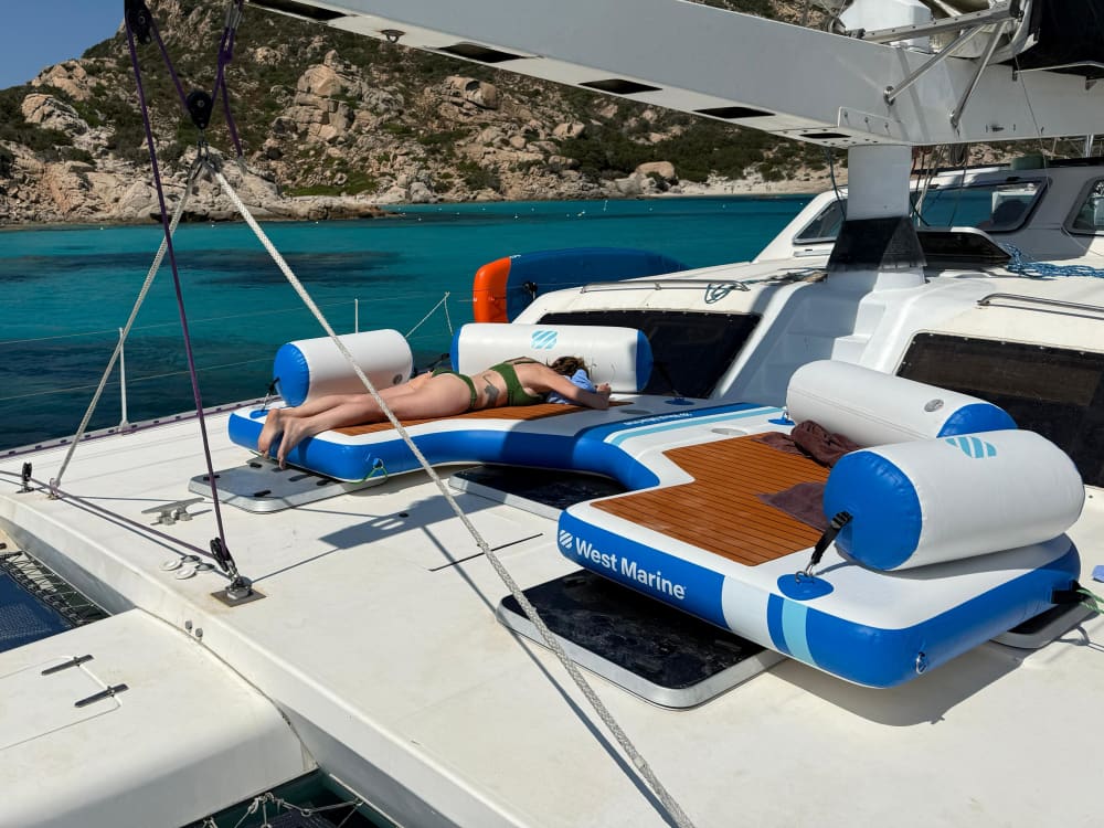 Island Dreams: Ganztägige Katamarantour nach Spargi und Budelli