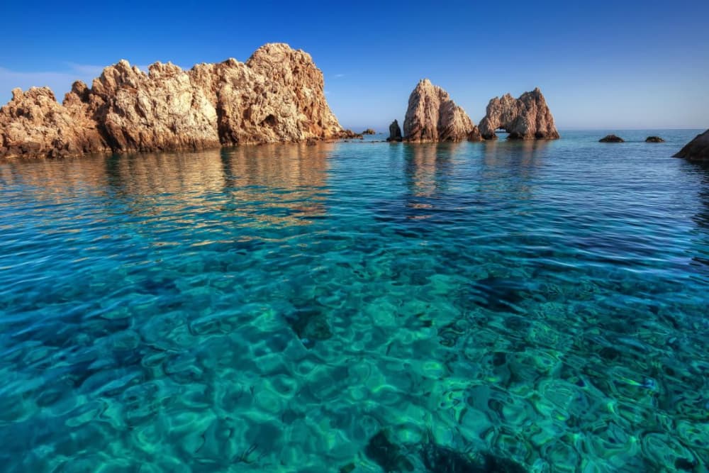 Antiparos, Panteronisi e Despotiko | Excursão Privada em Iate (Dia Inteiro)