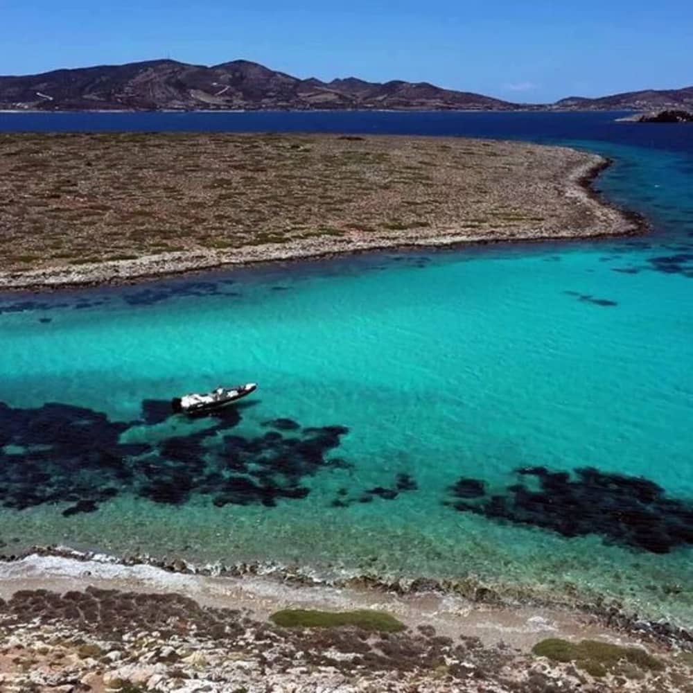 Antiparos, Panteronisi e Despotiko | Excursão Privada em Iate (Dia Inteiro)