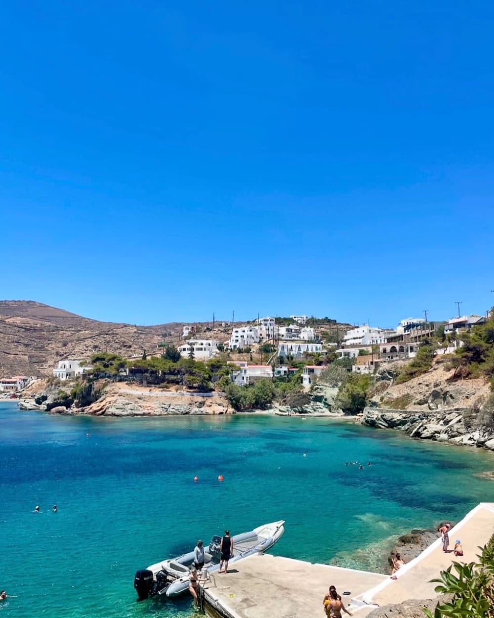 Aventura en Poros: Excursión privada en barco de día completo con deportes acuáticos