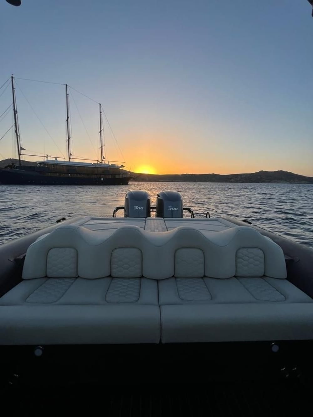 Relaxe em uma lancha em Palairos por 3h15.