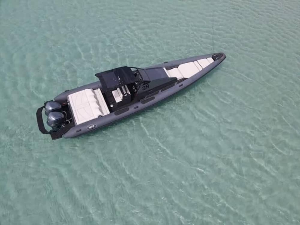 Relaxe em uma lancha em Palairos por 3h15.