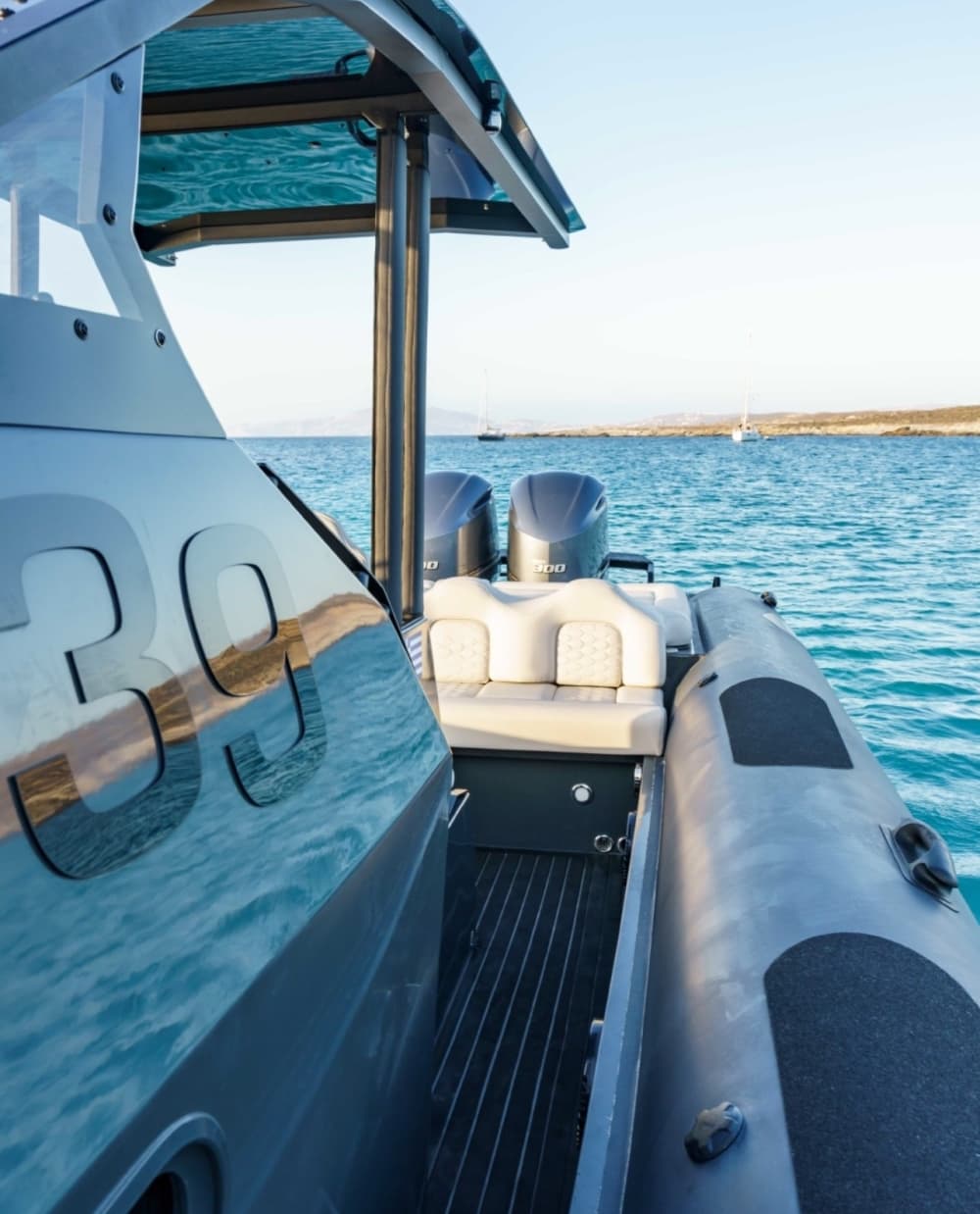 Relaxe em uma lancha em Palairos por 3h15.