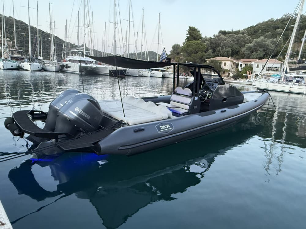Relaxe em uma lancha em Palairos por 3h15.