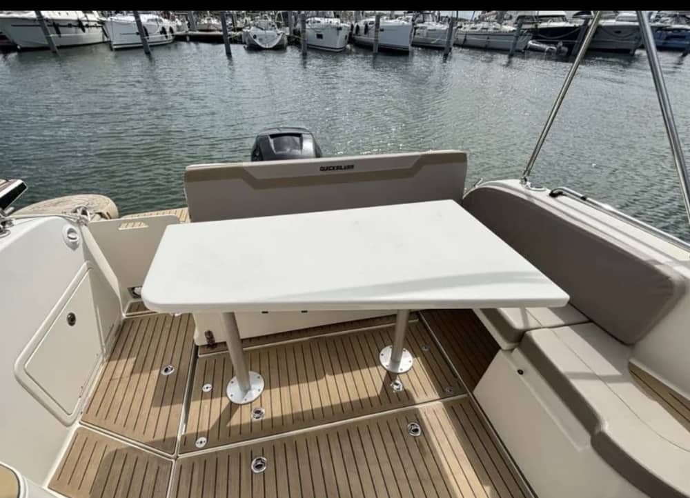 Capri-Bootstour mit Badestopp und Aperitif an Bord