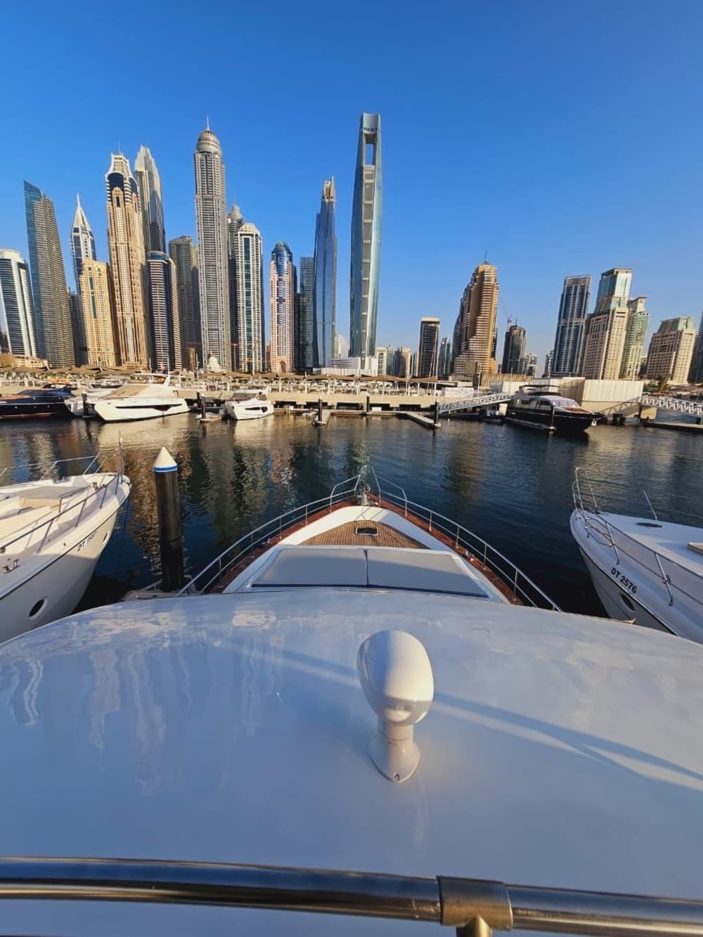 Poświęć 5 godzin na odkrycie ukrytej magii Dubai Marina zza fal