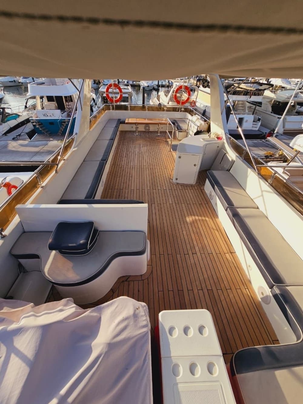 Poświęć 5 godzin na odkrycie ukrytej magii Dubai Marina zza fal