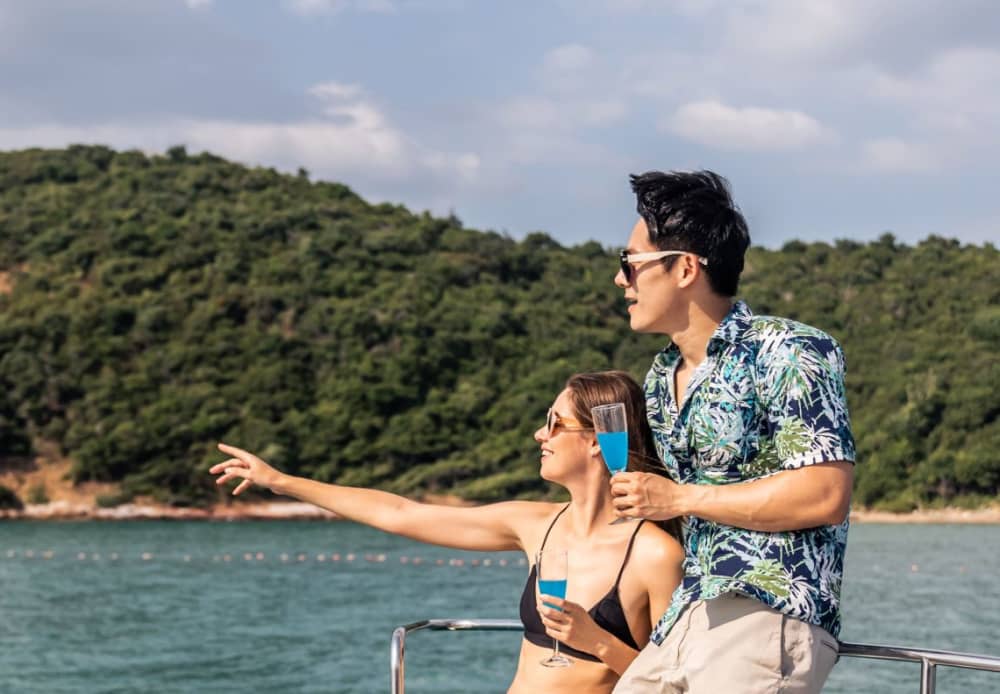 Crociera romantica al tramonto: nuota, sorseggia e guarda il cielo diventare dorato