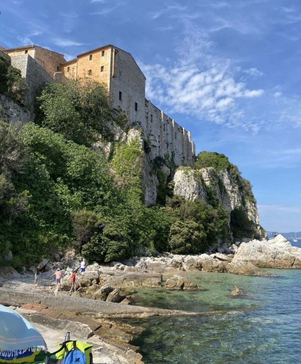 Lev för vågorna: En halvdagssemester i Golfe Juan ombord på en motorbåt