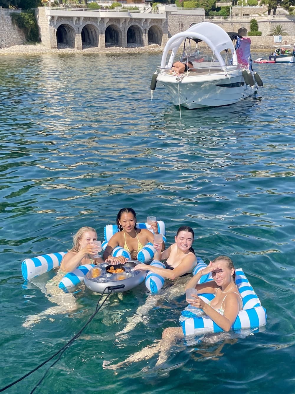 Aluguel de lancha por meio dia em Beaulieu-sur-Mer