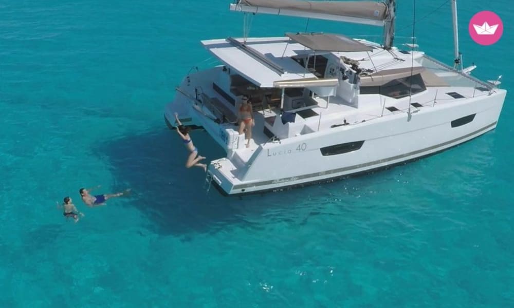 Lindos via mare – Tour privato di 10 ore in catamarano di lusso